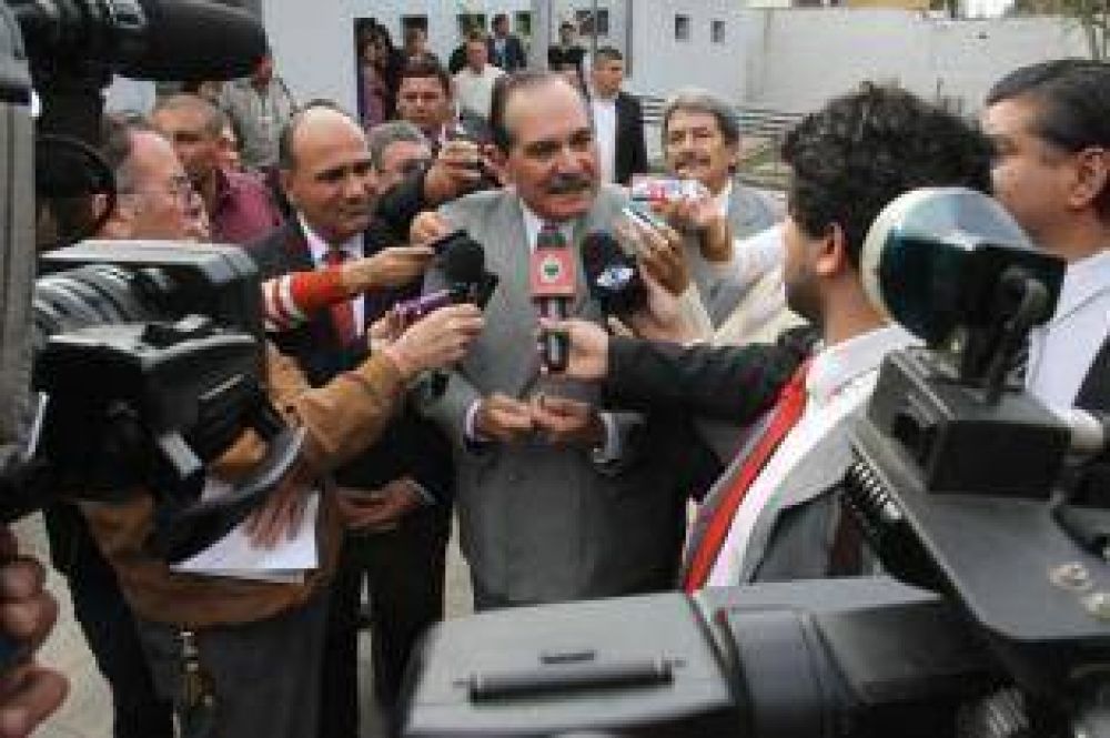 Manzur vino y no se despeg� de Alperovich