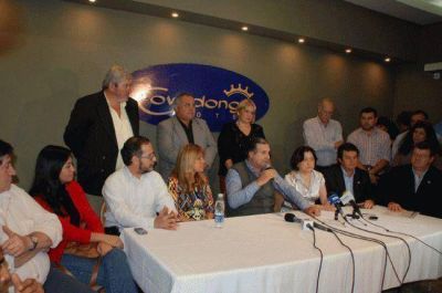 Rozas y A�da integran un frente con cuatro partidos y agrupaciones peronistas