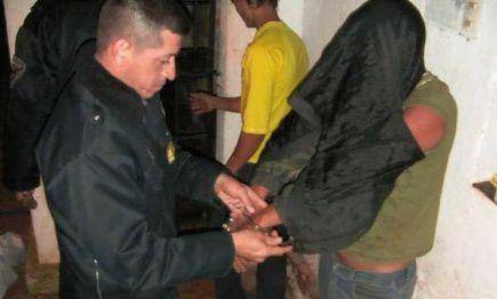 Adolescente denunci� que fue golpeado y violado por cuatro amigos