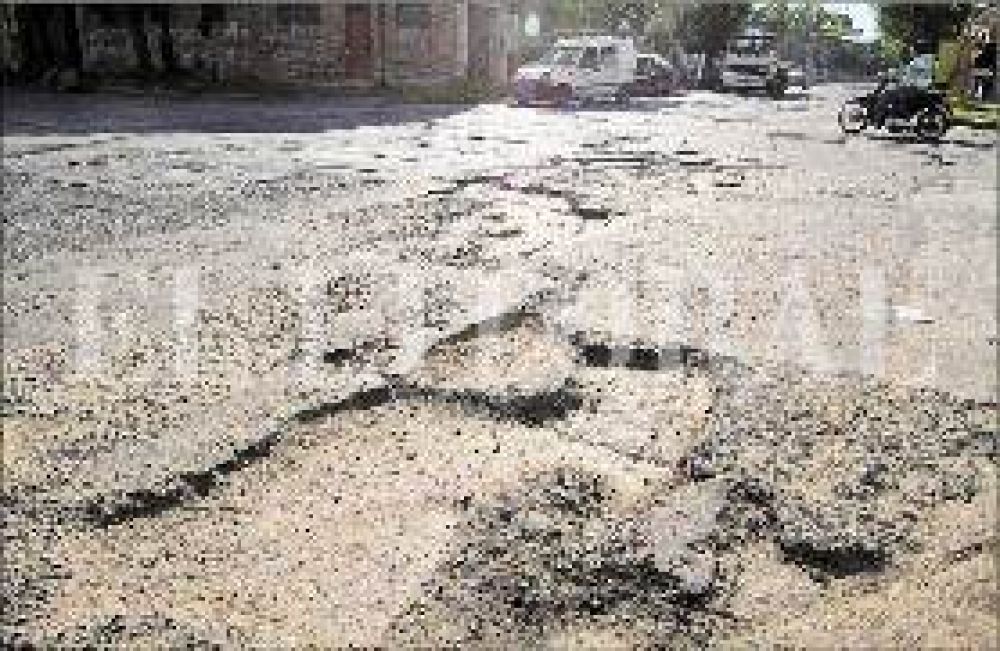 Los baches y una pol�mica abierta