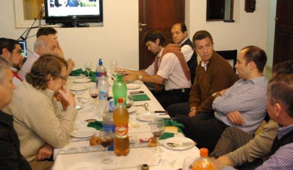 Aguilar se reuni� con dirigentes de la UICH y present� el Programa Hacemos Chaco