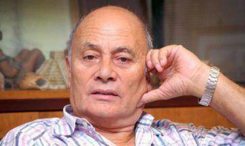 El Momo Venegas, solo