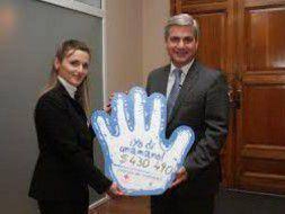 Finaliz� la campa�a de RSE "Manitos Solidarias" por los inundados de La Plata