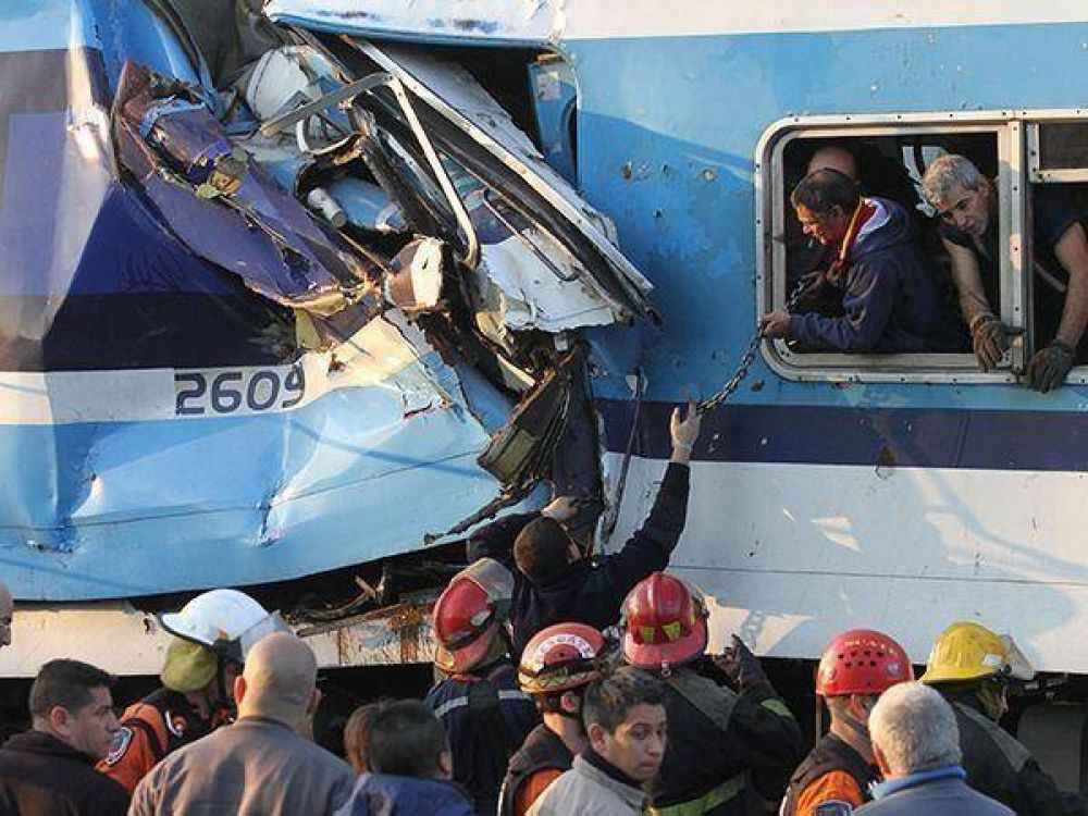 Chocaron dos trenes del Sarmiento: hay tres muertos y 155 heridos