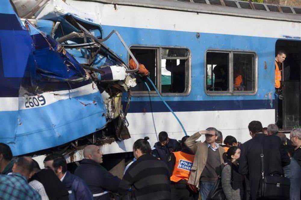 Chocaron dos trenes del Sarmiento en Castelar: confirman tres muertos y 315 heridos