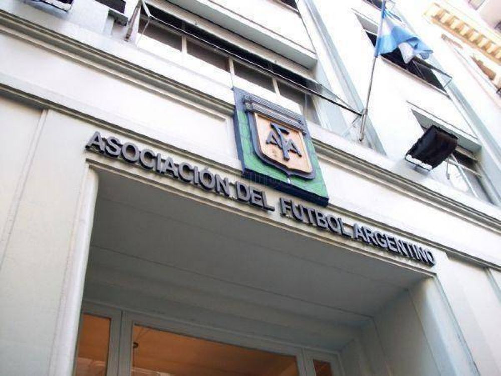Contin�an los operativos de la AFIP: adem�s de los clubes, allanaron el edificio de la AFA