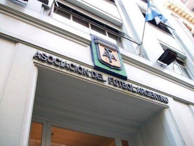 Contin�an los operativos de la AFIP: adem�s de los clubes, allanaron el edificio de la AFA