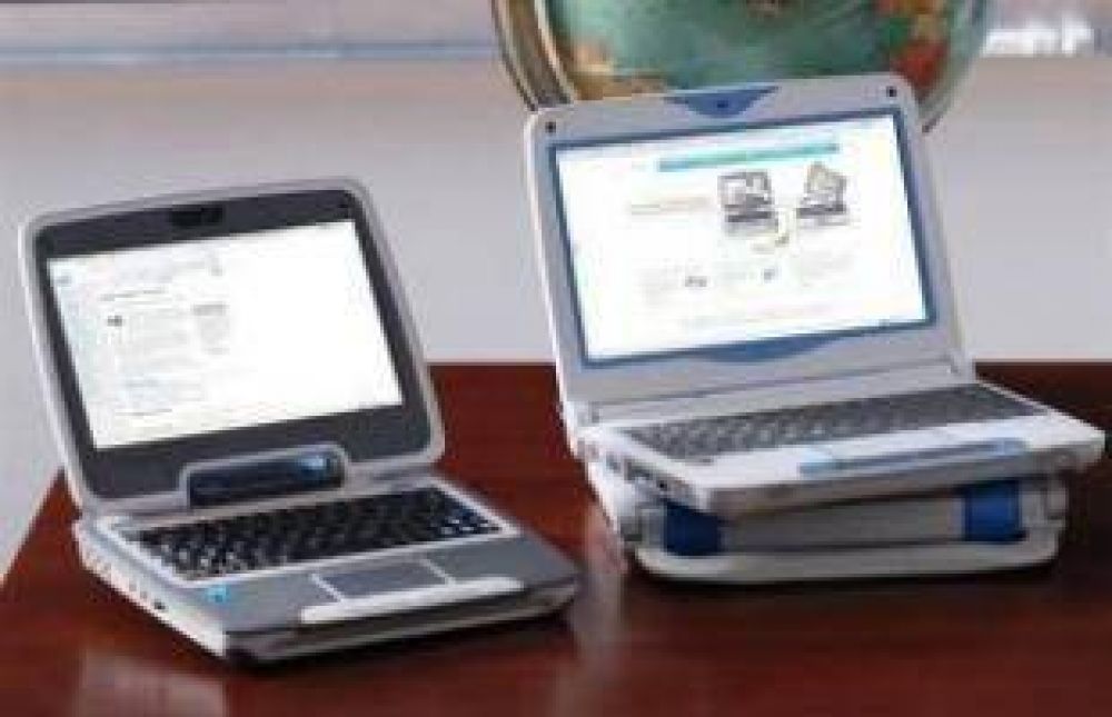 Entregan 227 netbooks en R�o Tala y Villa Depietri