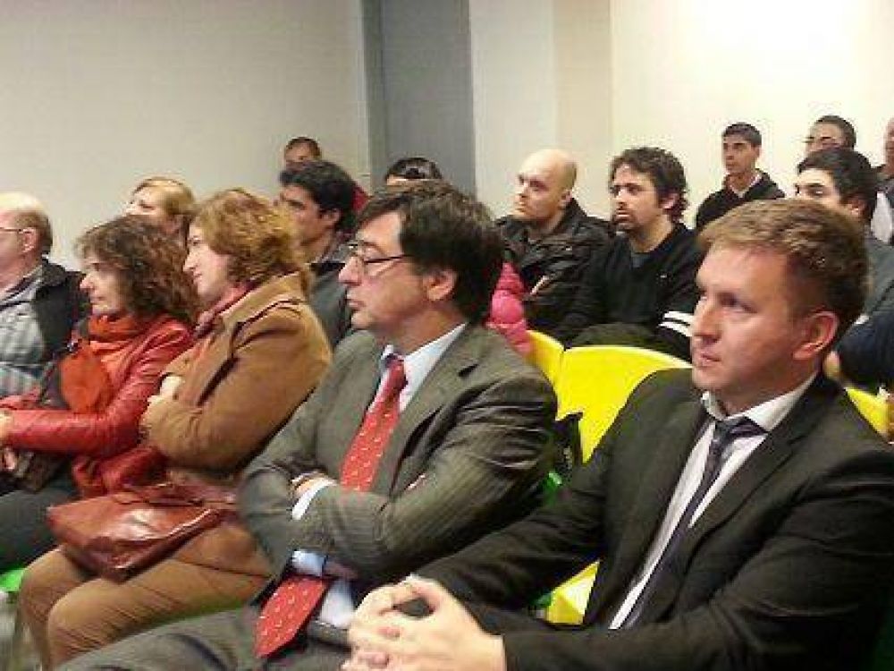 Avellaneda: presentaron el Software Libre Huayra en la UNDAV