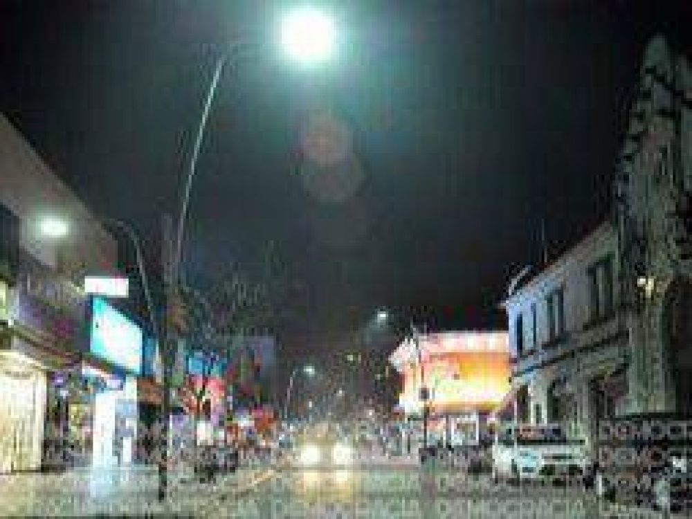 Meoni present� nuevas luminarias en Jun�n