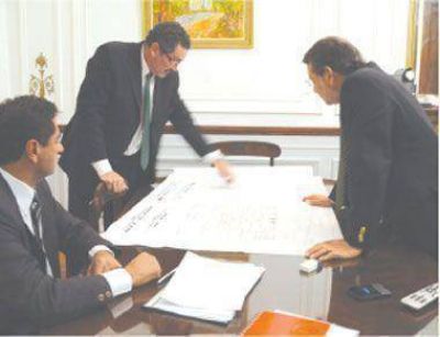 Firman convenio para construir la f�brica de medicamentos