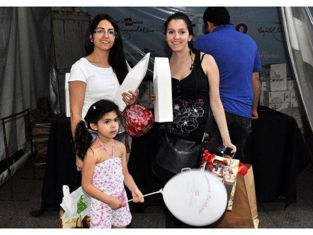 D�a del Padre: Capital regalar� un vino a los que compren en el centro