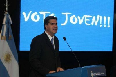 Capitanich promulg� el voto joven y propuso bajar la edad m�nima para ser diputado