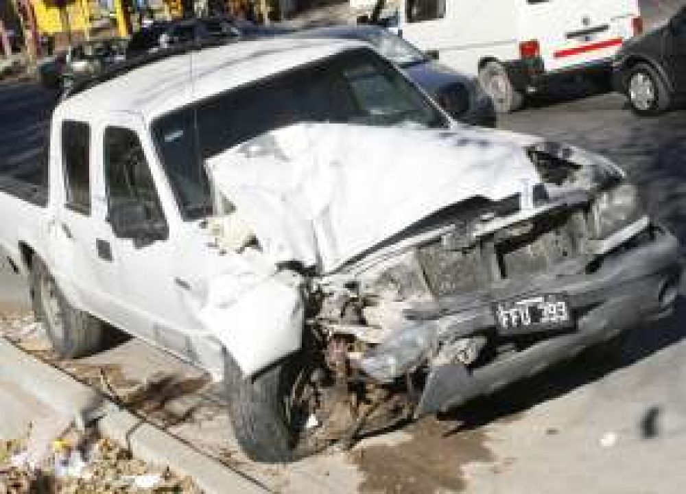 Choc� ebrio un carro panchero y por poco no caus� una tragedia