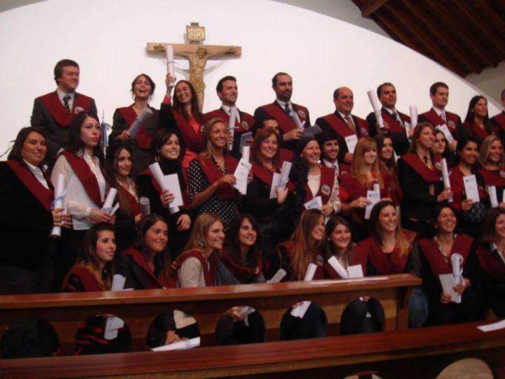 Se graduaron 178 alumnos de la Universidad FASTA