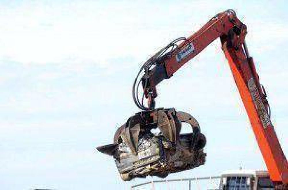 La maquina de compactar autos ya funciona en Neuqu�n