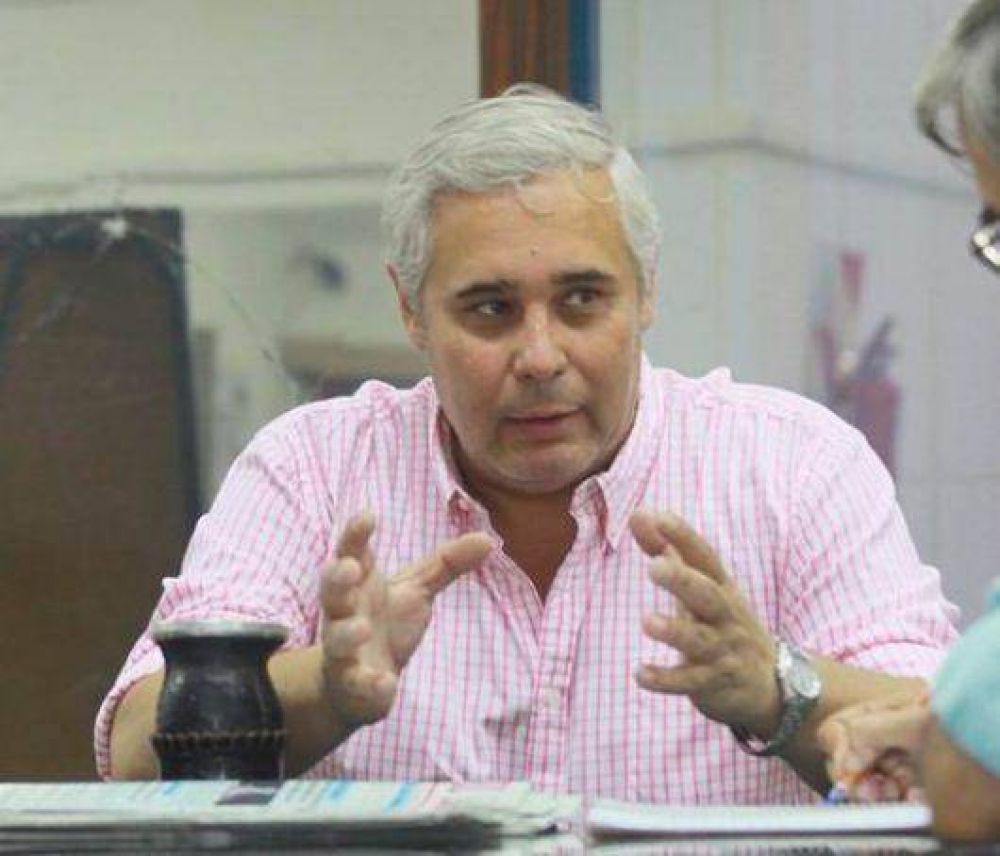 Fabi�n R�os niega poder en el "rejunte " de sellos