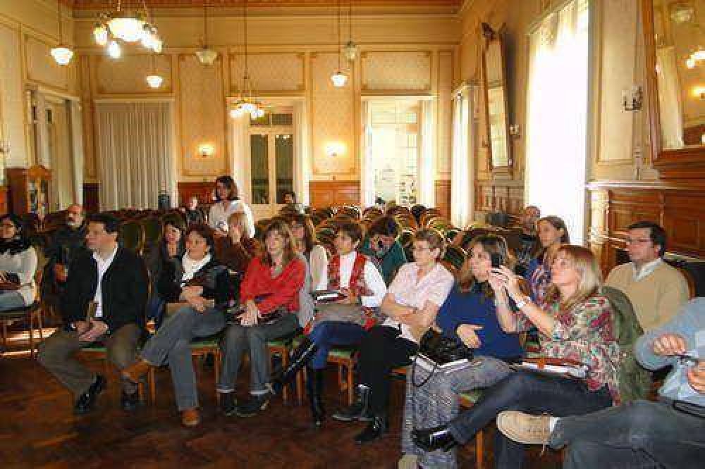 Se conform� la Mesa de Educaci�n en Azul