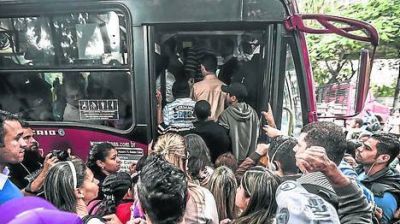 Se agrava en San Pablo la represi�n a las protestas y paran los ferroviarios