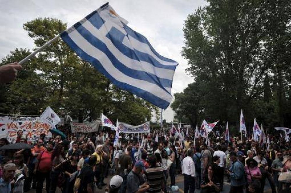 Una huelga general en rechazo a los despidos por el cierre de la televisi�n p�blica paraliza Grecia