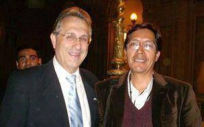 Dante Aucapi�a junto al embajador Wayne en Buenos Aires.
