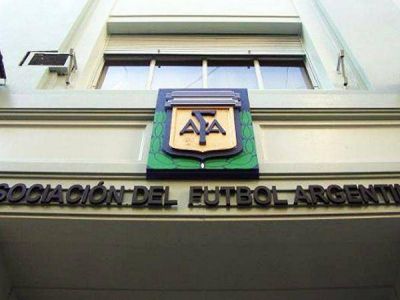 Lavado de dinero en el f�tbol: hay diez detenidos, dos de ellos funcionarios