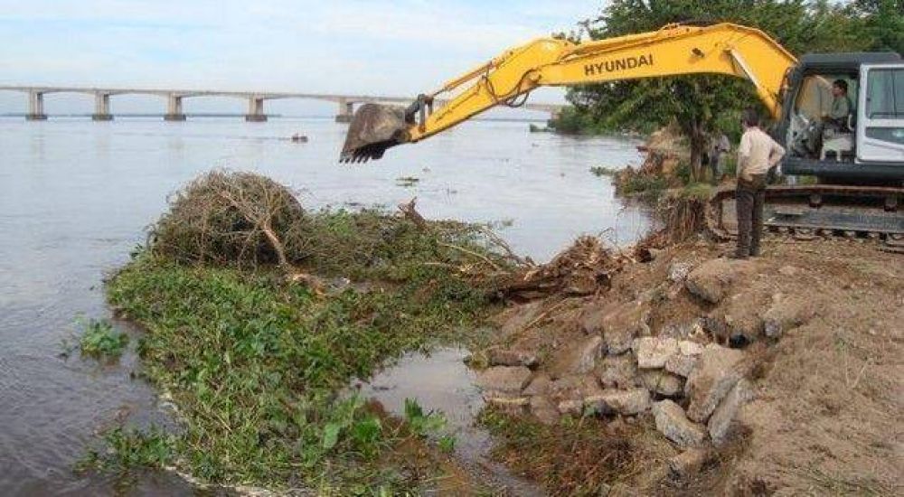 Trabajan para contener el margen del barrio San Pedro Pescador