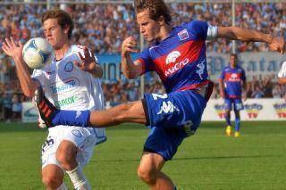 Tigre empat� con Belgrano en Victoria en un juego para el olvido