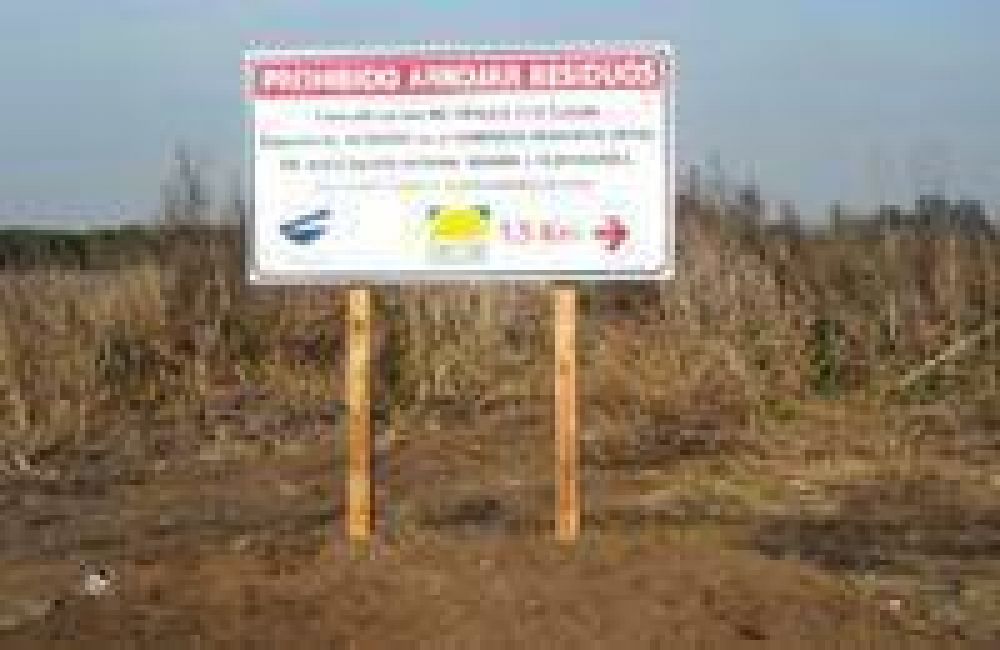 Saneamiento de la zona cercana a planta de tratamiento de residuos: limpiaron el lugar y colocaron carteles