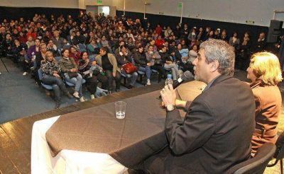 Se present� en Avellaneda el Plan educativo e inclusivo �Ellas Hacen�