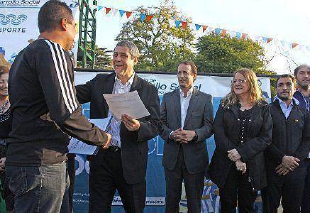 Ferraresi junto a Alicia Kirchner en una jornada deportiva