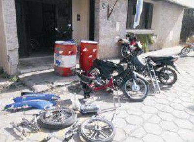 Roban moto y la desarman para venderla por partes