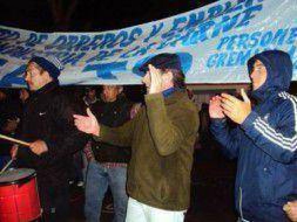 Trabajadores de un frigor�fico protestaron frente a la casa de Feito en Trenque Lauquen