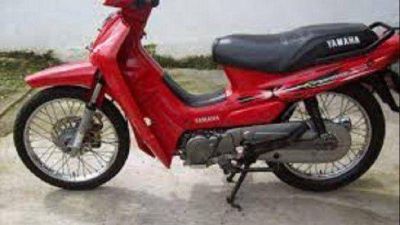 Recuperan una moto robada oculta en unos matorrales