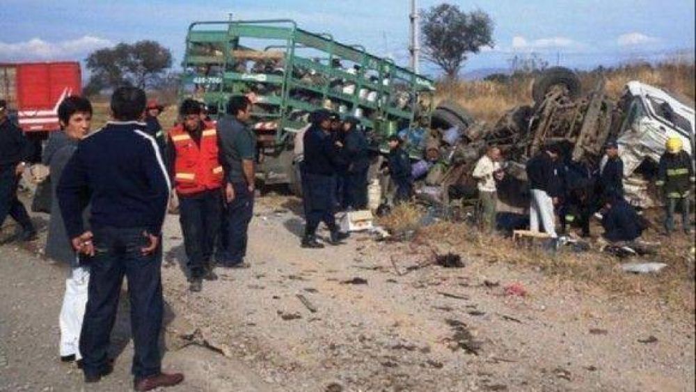 Dos tucumanos y dos juje�os murieron en un choque