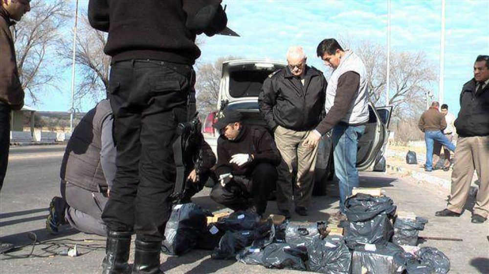Puesto caminero Padre Buodo: dos detenidos con m�s de 100 kilos de marihuana