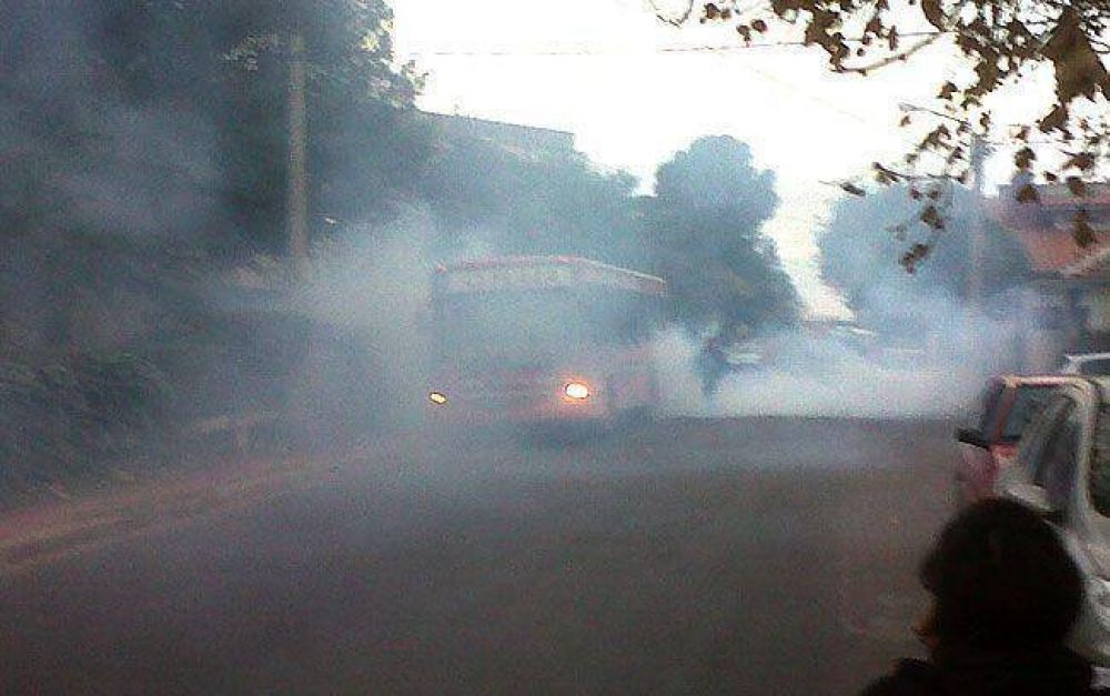 Le explot� el motor a un micro de Plaza