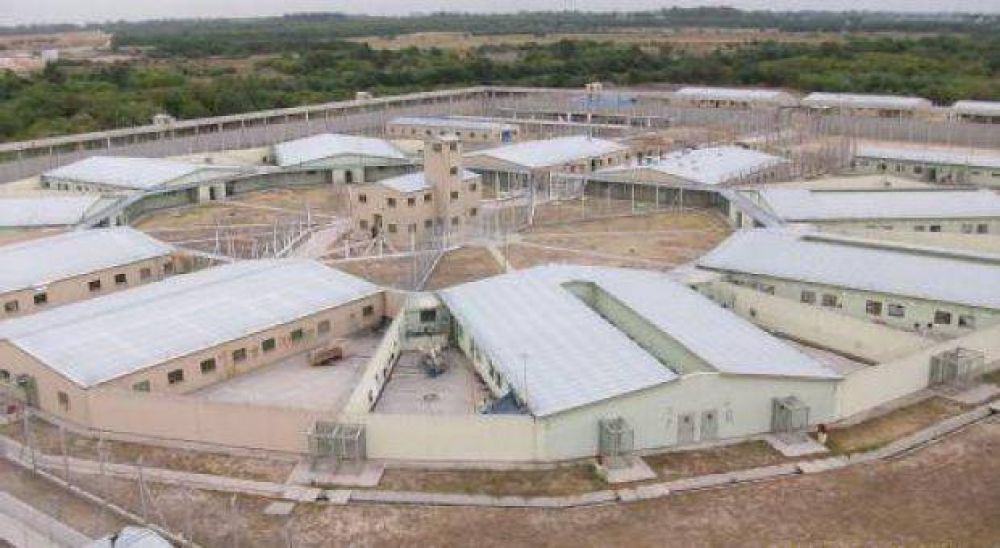 Desde el FpV denuncian a Scioli por no instalar agua potable en un penal de San Mart�n