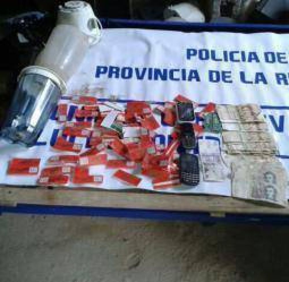 Buscaban objetos robados y encontraron casi medio kilo de droga