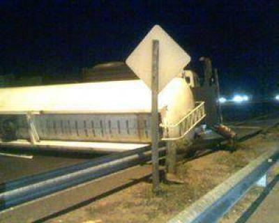 Cami�n volc� aceite de oliva sobre ruta 38