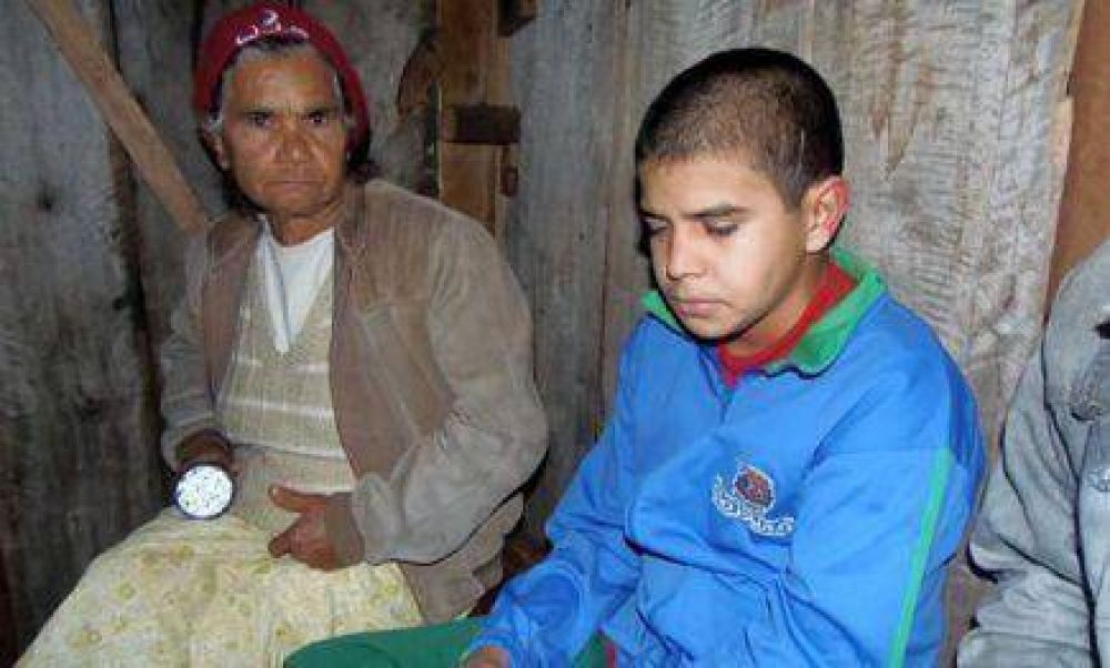 Tiene un tumor en la cabeza, ten�a que viajar y el Estado no lo asiste