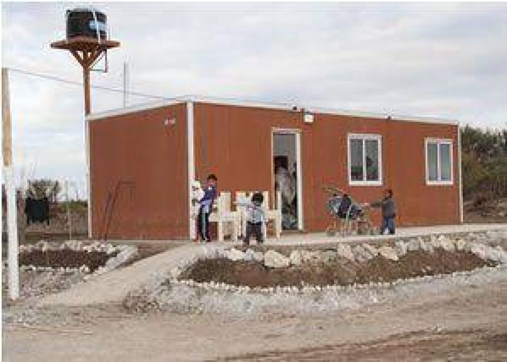  Ocho familias recibieron m�dulos habitacionales