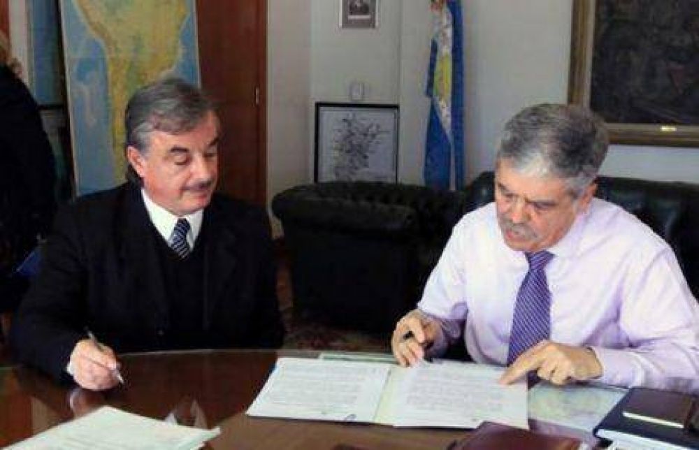 De Vido firm� un convenio por obras por m�s de 12 millones de pesos