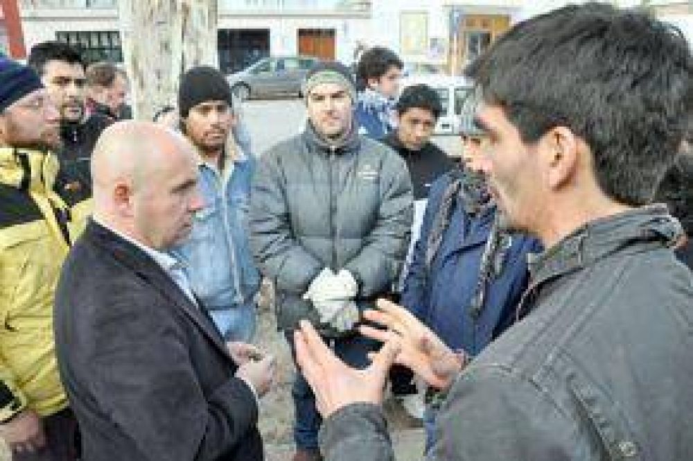   Se Autoconvocan Los Trabajadores De Alpesca y Sastre Tiene "Dudas" Sobre La Empresa