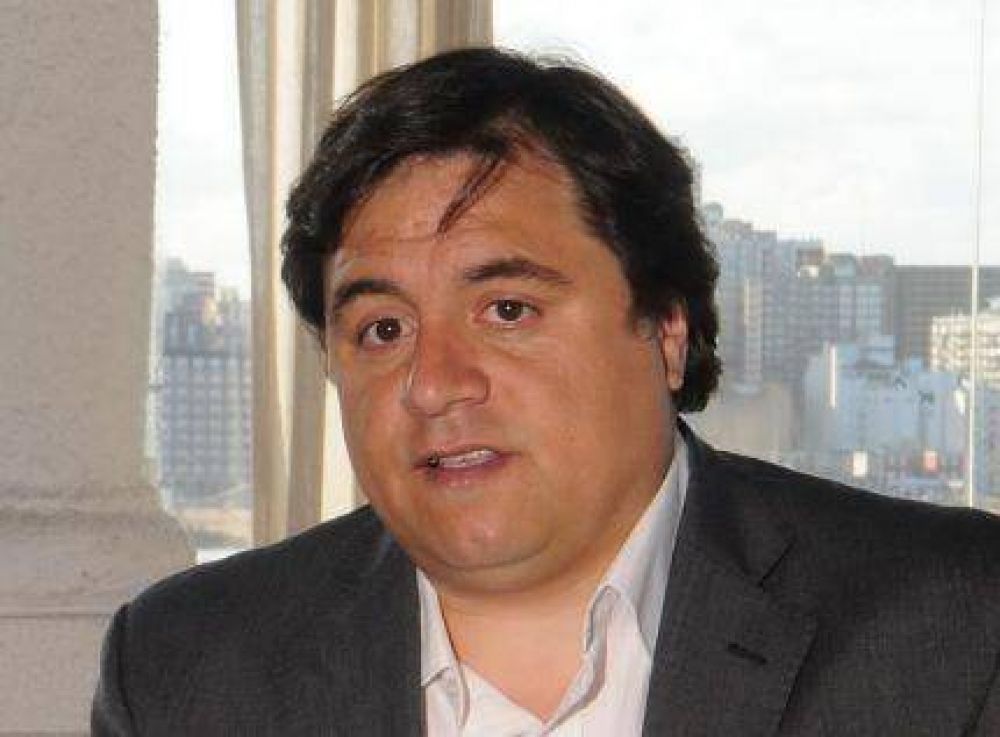 Manino Iriart est� en el cambio: no le gustan las colas e impulso Ley en Diputados para acabar con ellas 