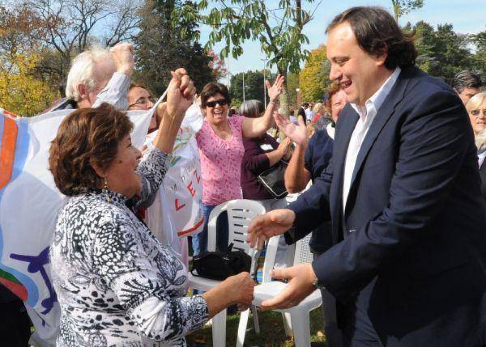 El ministro Ferr� pidi� honrar y respetar a las personas de edad