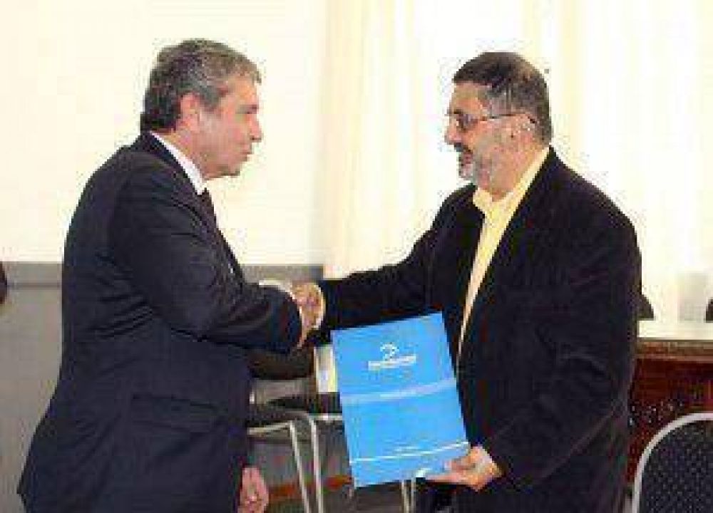 Visita protocolar: el Intendente Ra�l Jorge recibi� al embajador de Polonia Jacer Banzaki