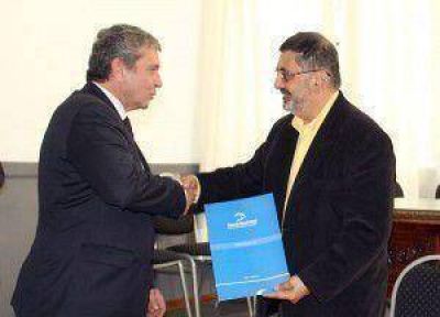 Visita protocolar: el Intendente Ra�l Jorge recibi� al embajador de Polonia Jacer Banzaki
