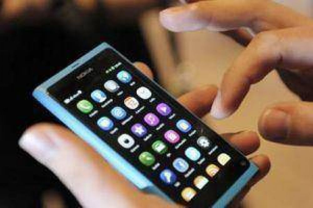 Los santiague�os invierten m�s de $ 34 millones mensuales en cr�dito para el celular