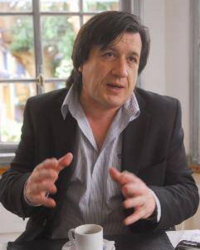Piden sancionar a profesor universitario que no da clases